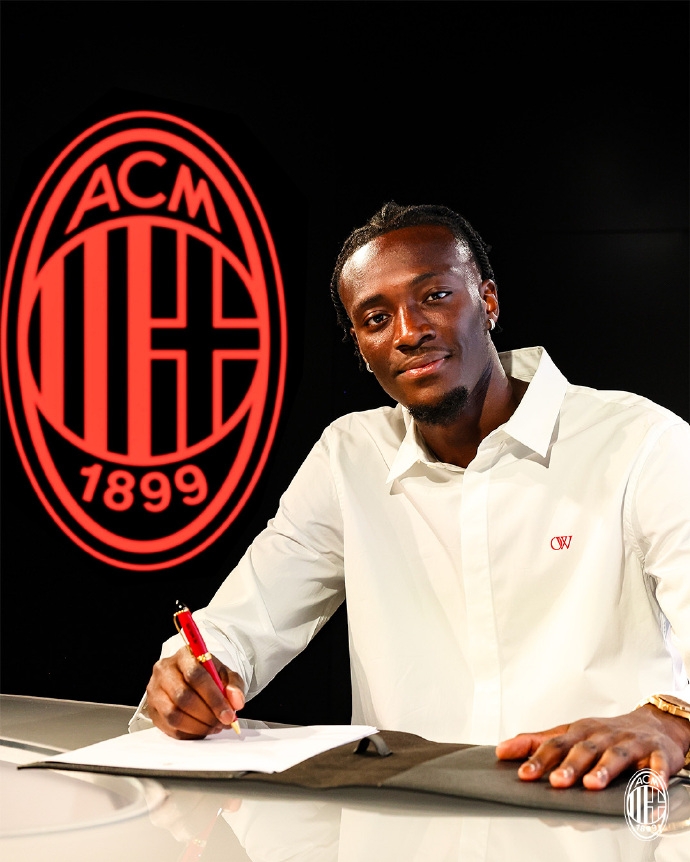 亚伯拉罕:我是看着米兰俱乐部的比赛长大的,我很高兴能来到这里